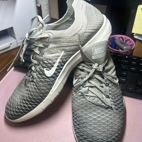 Nike Womens Free TR Flyknit 2 Running Shoes 9 - Picture 2 of 7